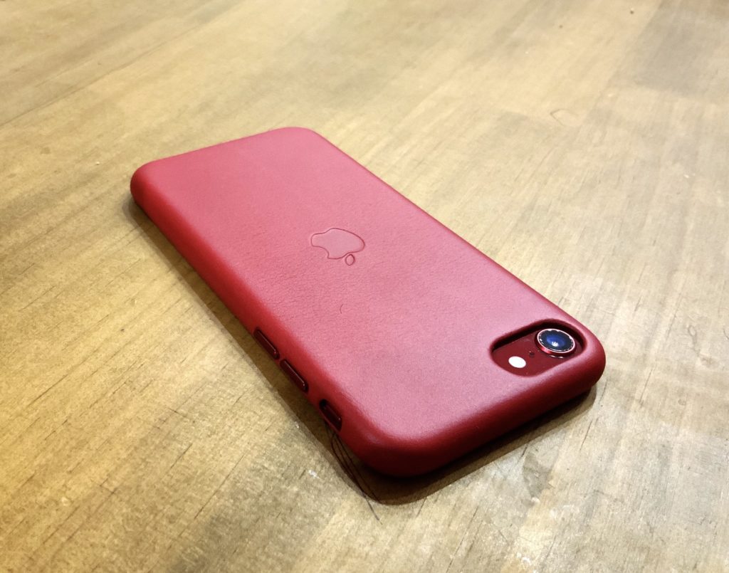 iPhone SE レザーケース PRODUCT(RED) iPhone8につけてみる