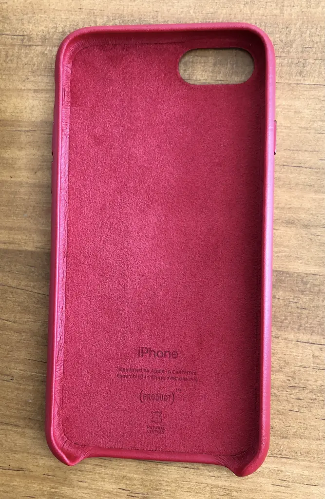iPhone SE 純正レザーケース PRODUCT(RED)をiPhone8につけてみる