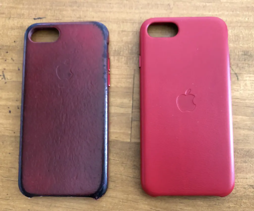 iPhone SE 純正レザーケース PRODUCT(RED)をiPhone8につけてみる