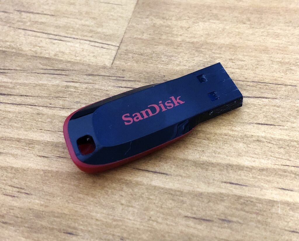 USBメモリはSanDisk