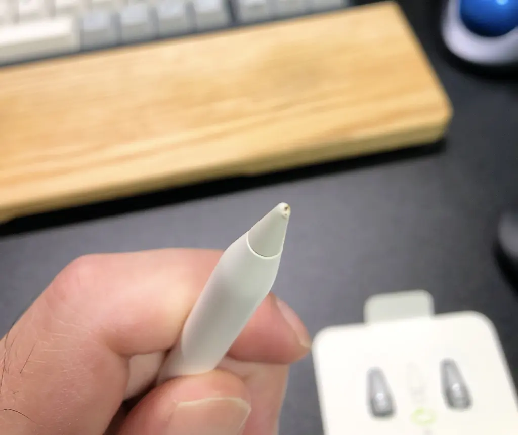 中の導体が見えてしまったApple Pencil